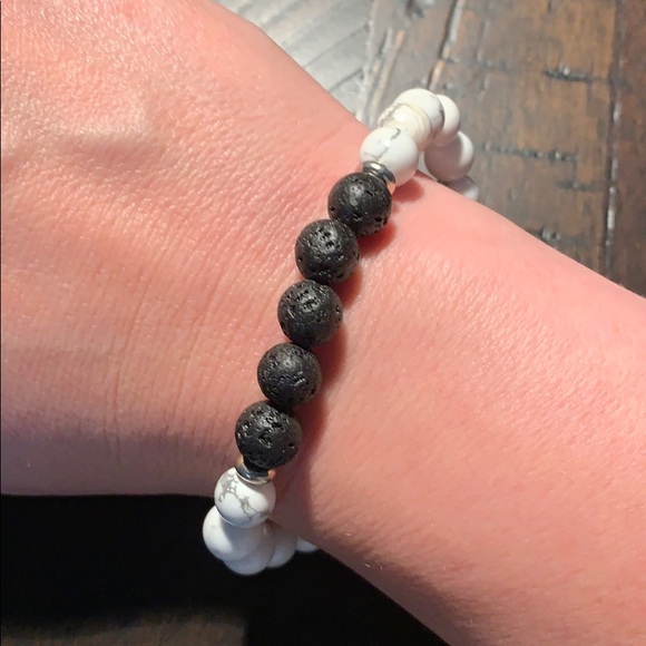 Handmade Crystal stretch bracelet - Picture 3 of 4